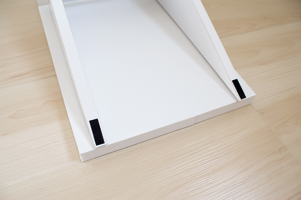 comes with anti-slip pads at the bottom